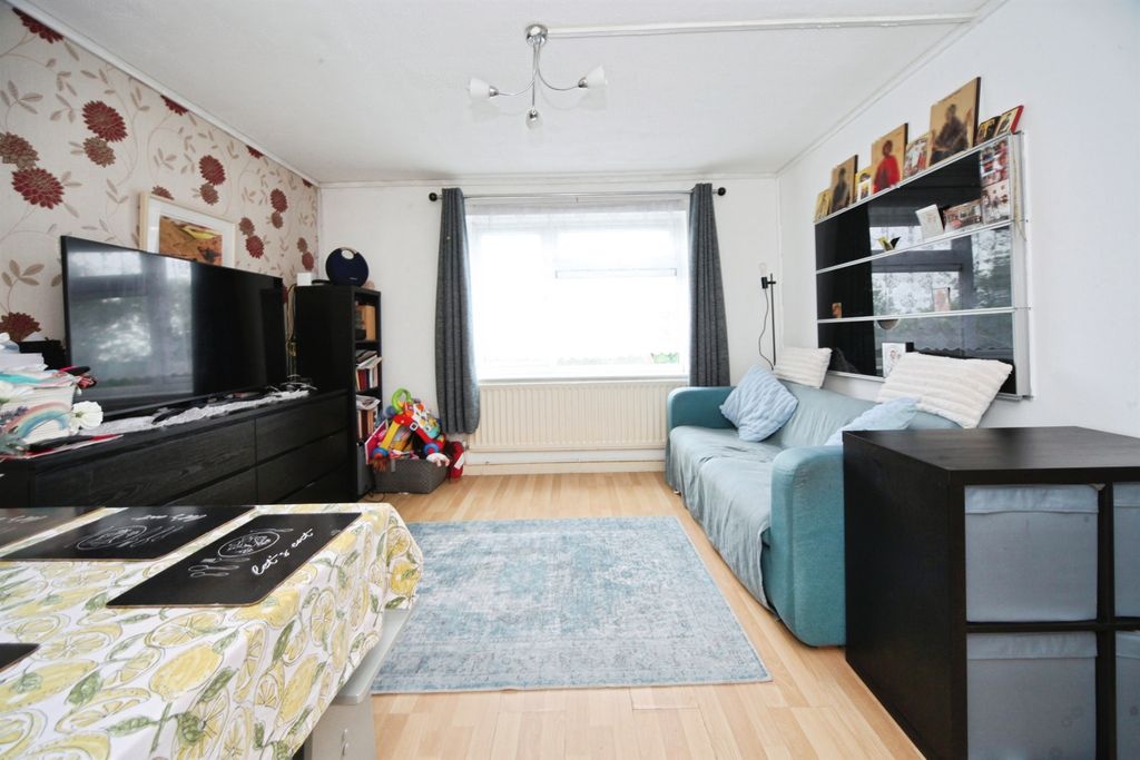 Property photo 3 of 12