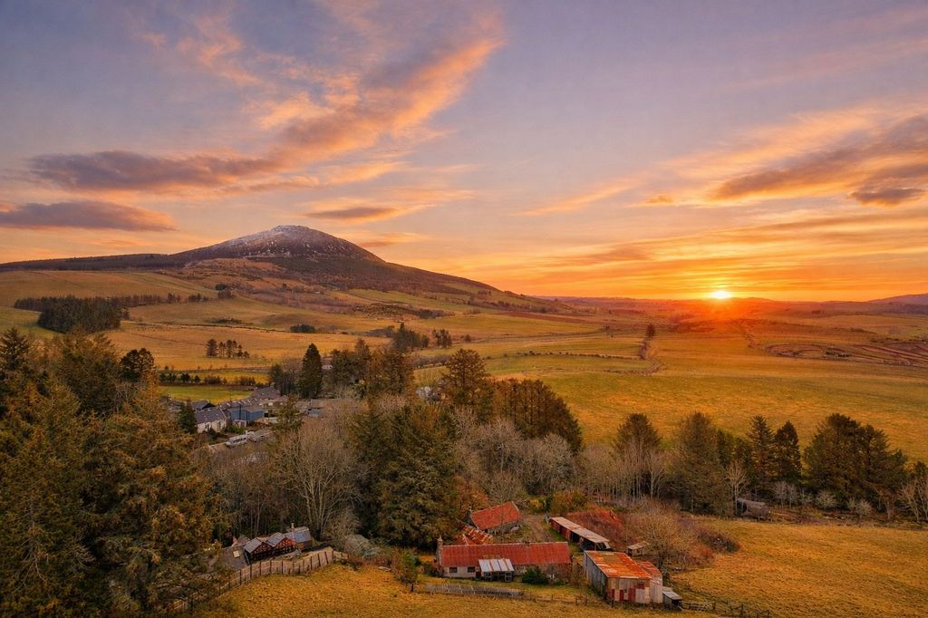 Property photo 2 of 29 Surrounding