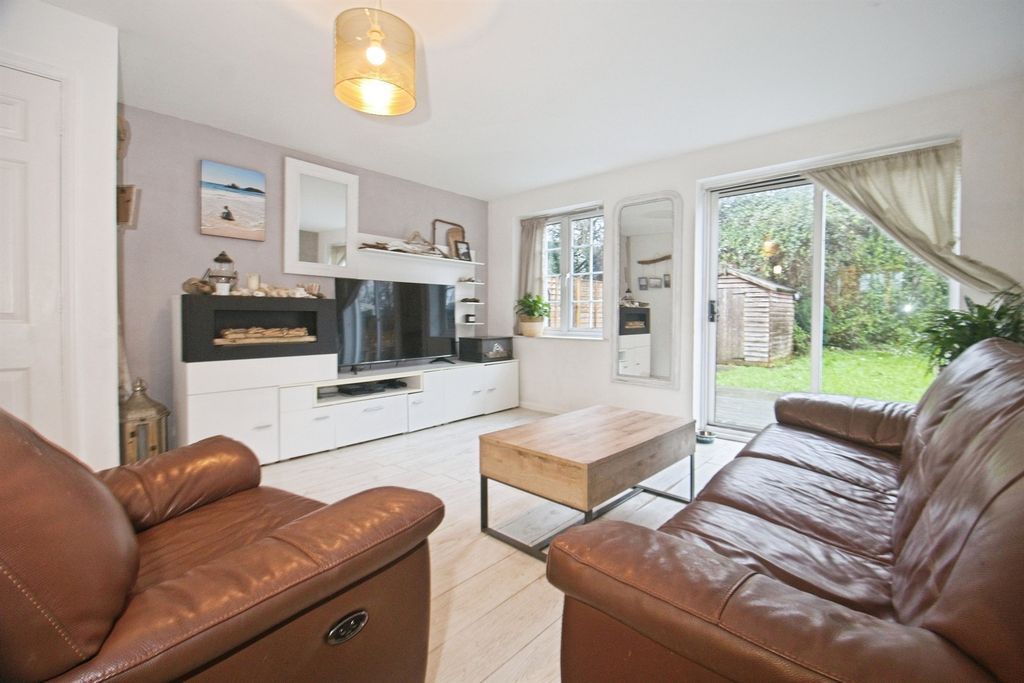 Property photo 2 of 33