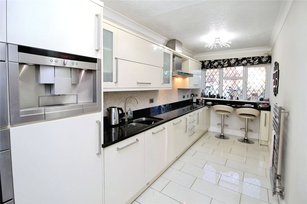 Property photo 3 of 21 Modern Kitchen