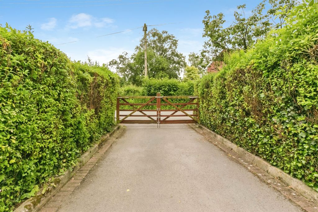 Property photo 3 of 20 Garden: