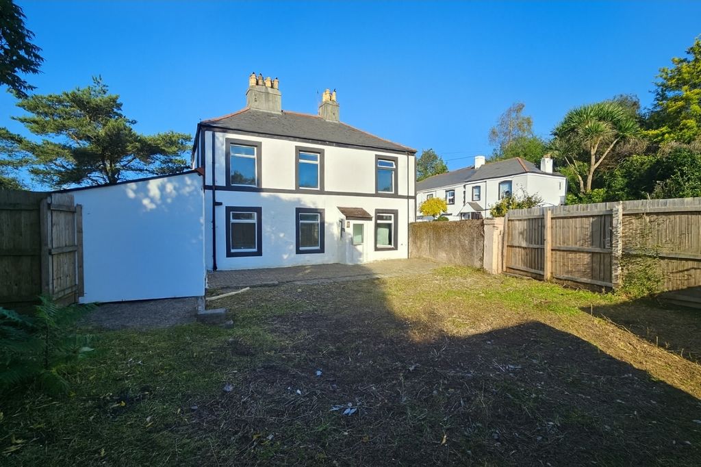 Property photo 2 of 12 Garden