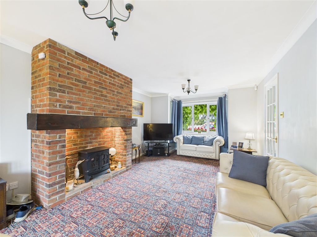 Property photo 2 of 25 Cam03303G0-Pr0169-Still015.Jpg