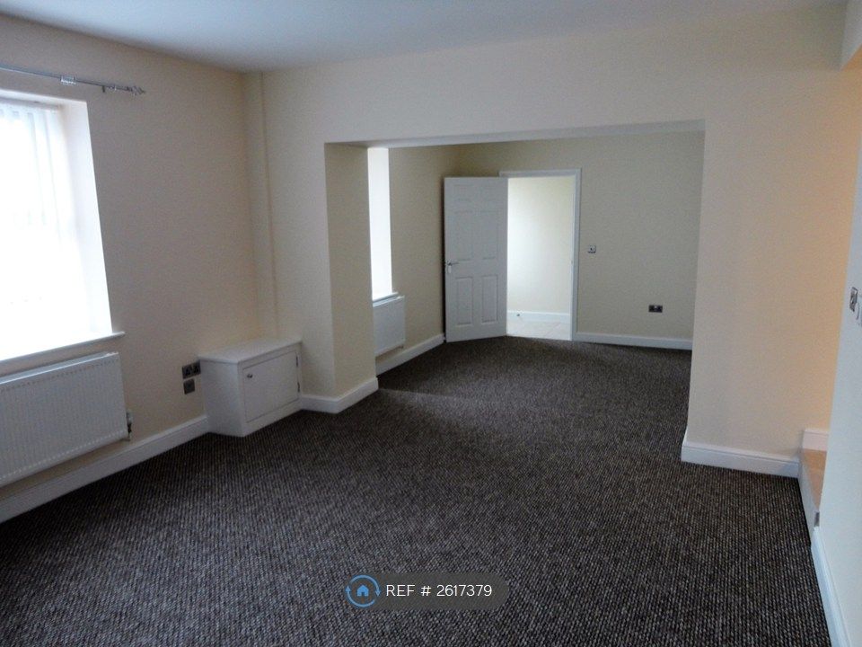 Property photo 3 of 13 Lounge