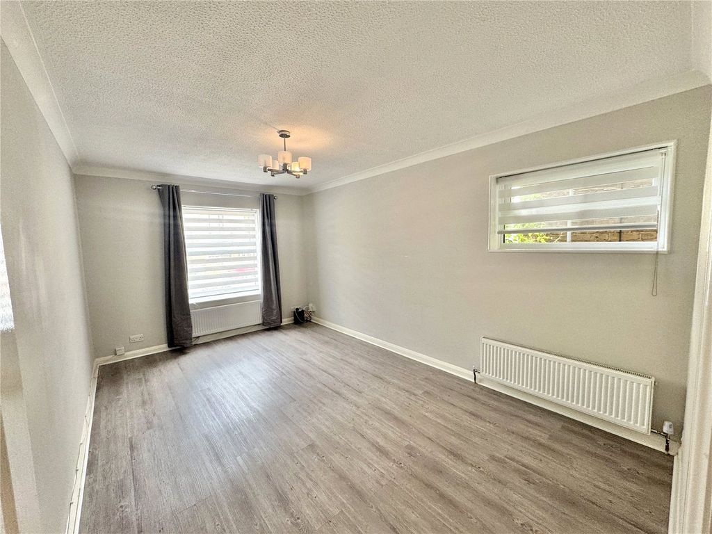 Property photo 2 of 9 Picture No. 05