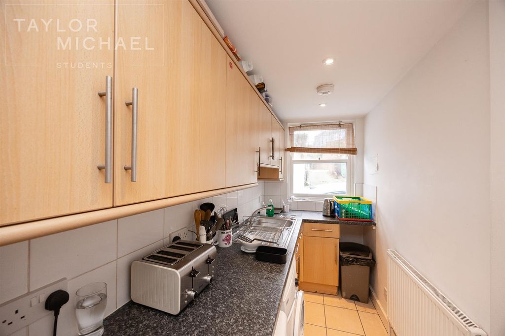 Property photo 2 of 13 Kitchen