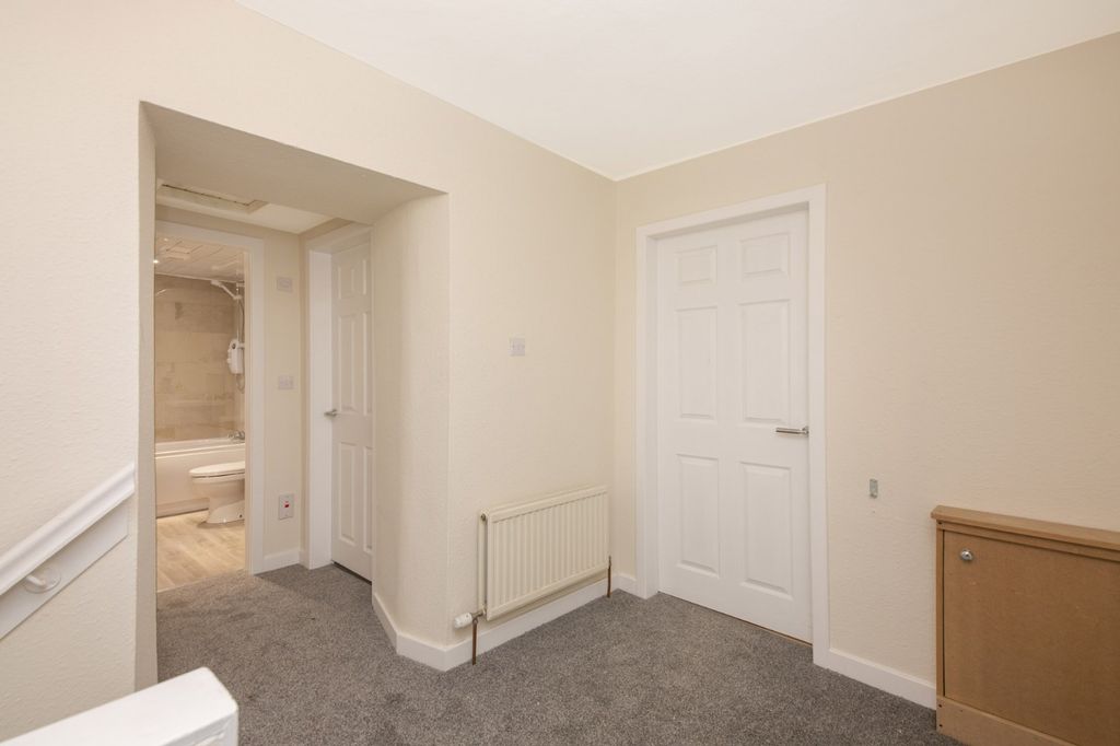 3 bed flat to rentAncaster Square, Callander, Stirling FK17 photo 5