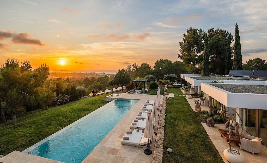 Property photo 1 of 24