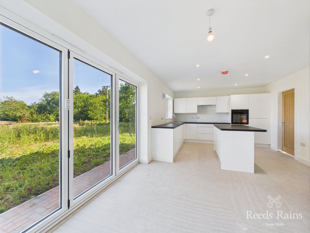 Property photo 2 of 39 Kitchen/Dining Room