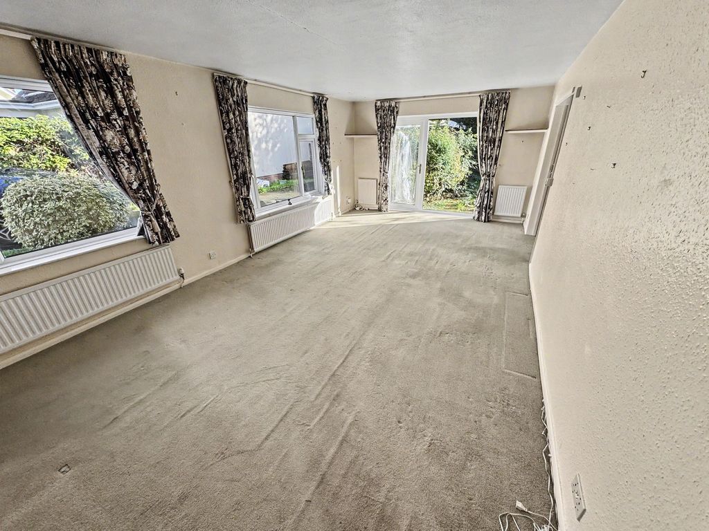 Property photo 2 of 13 Diamond Estate Agents