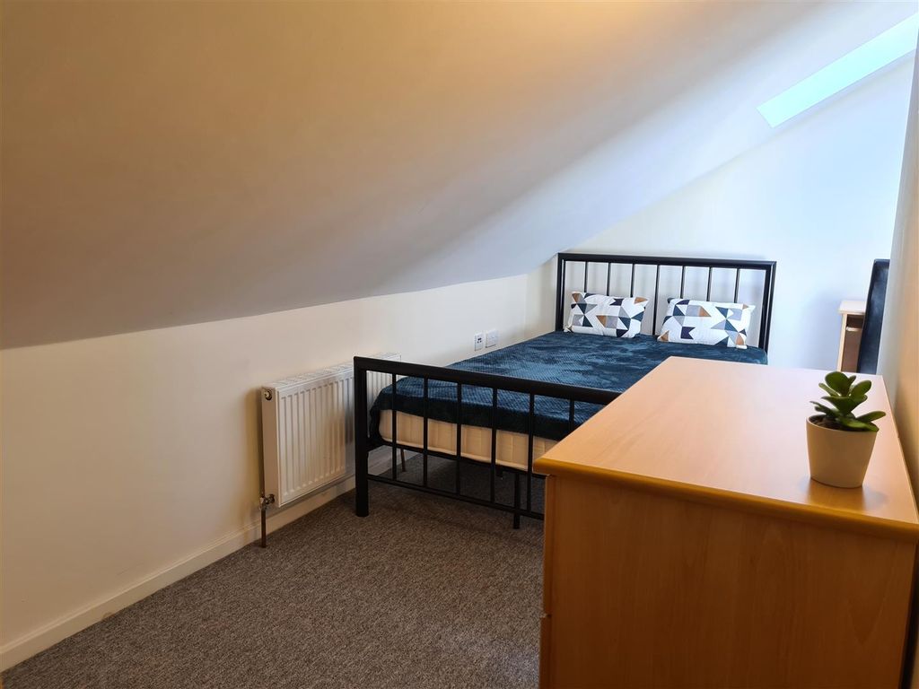 Property photo 1 of 17 Fl 17 Room 4 B.Jpg