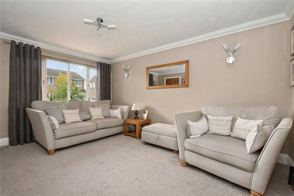 Property photo 2 of 16 Picture No. 12