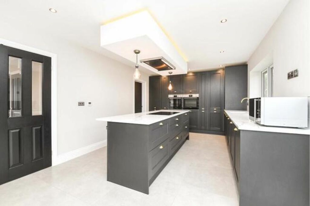 Property photo 3 of 23