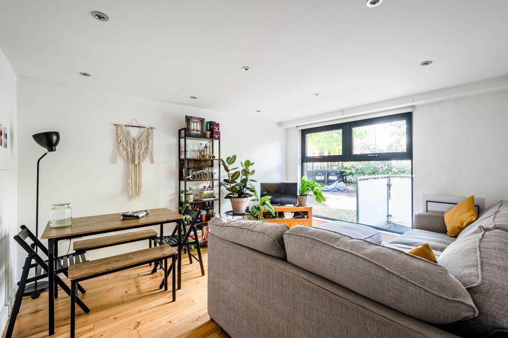 Property photo 3 of 13 Spurtstowe Ter 2B  Low Res 5.Jpg