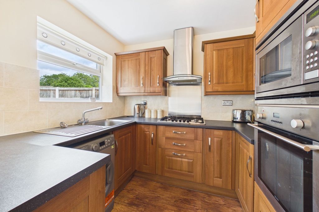 Property photo 3 of 20 Kitchen