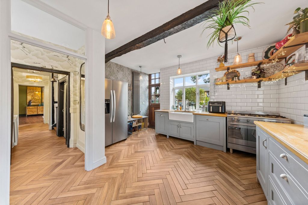 Property photo 3 of 31