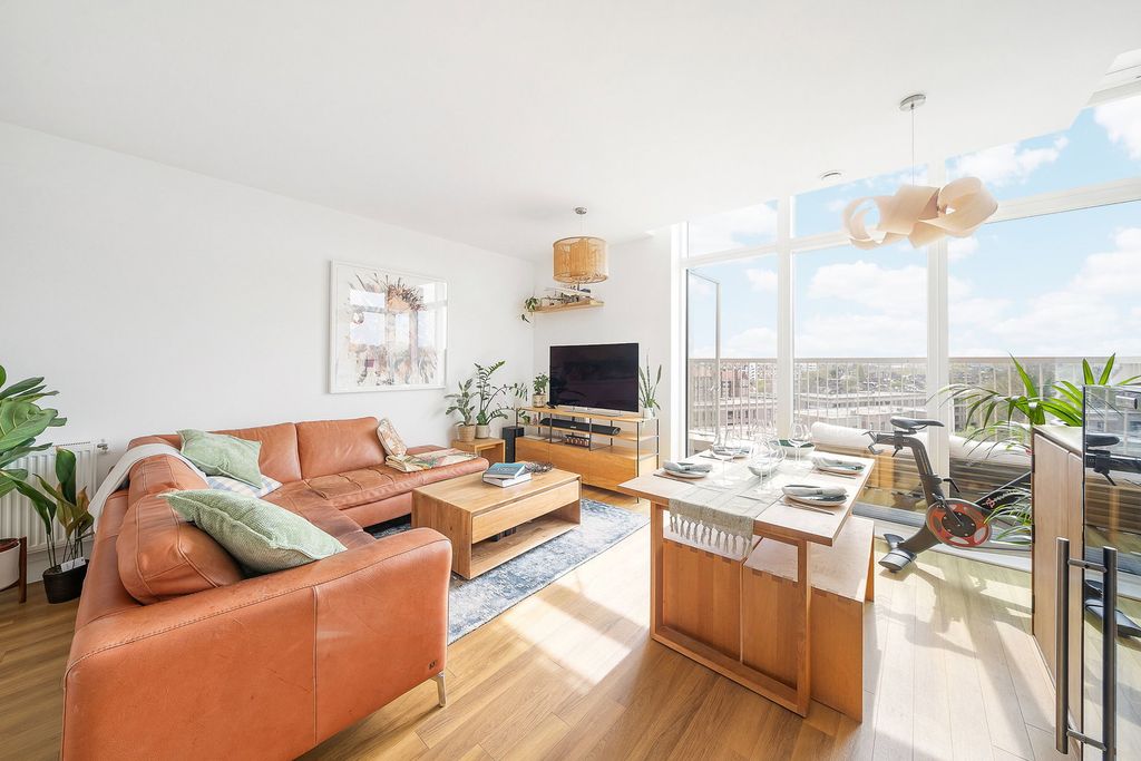 Property photo 2 of 23