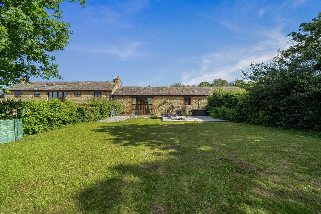 Property photo 1 of 25