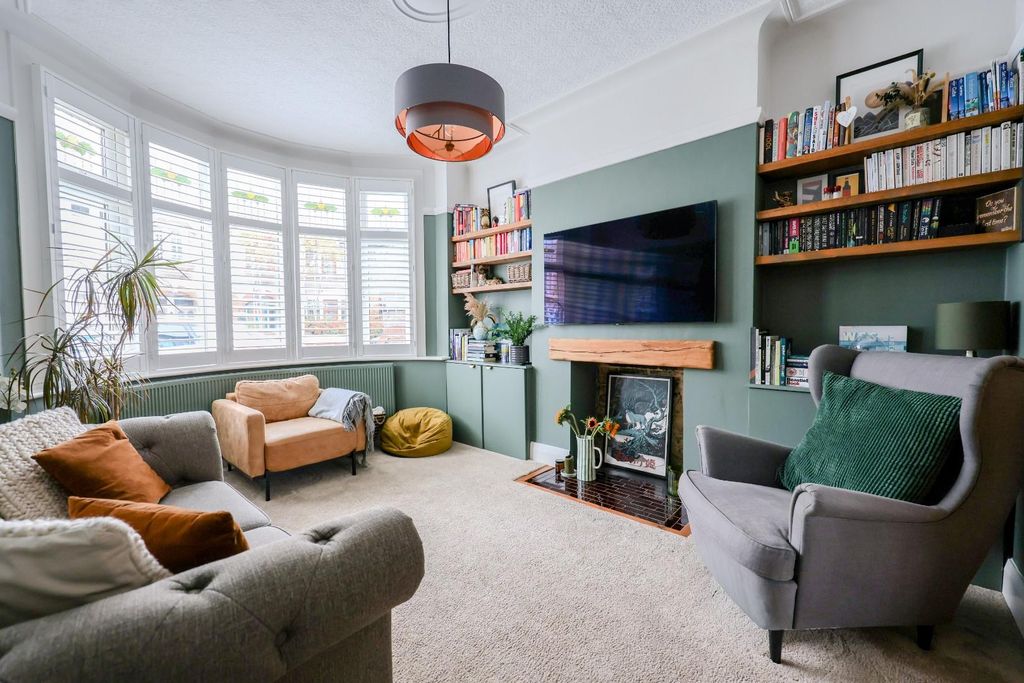 Property photo 3 of 35