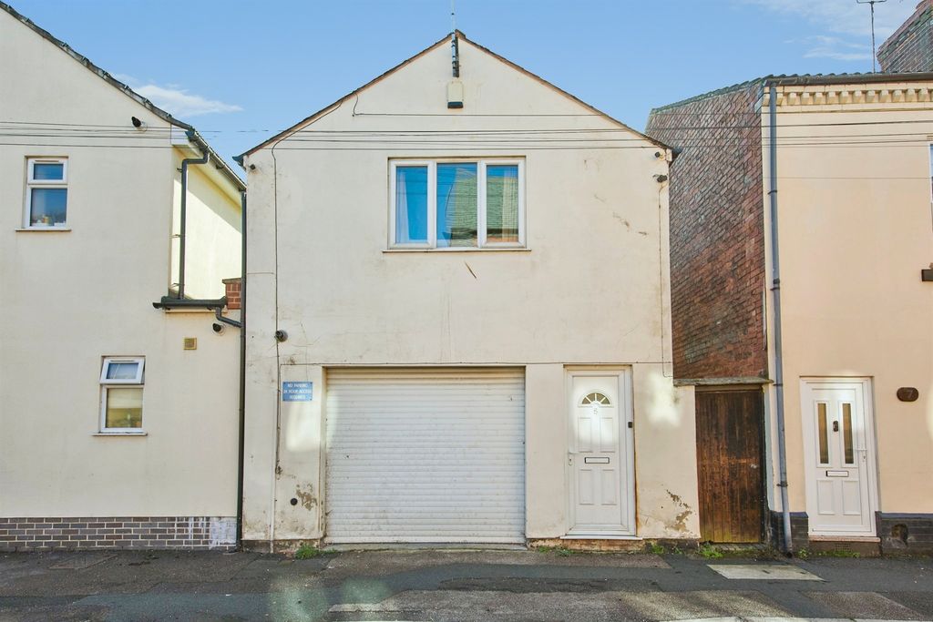 Property photo 1 of 17