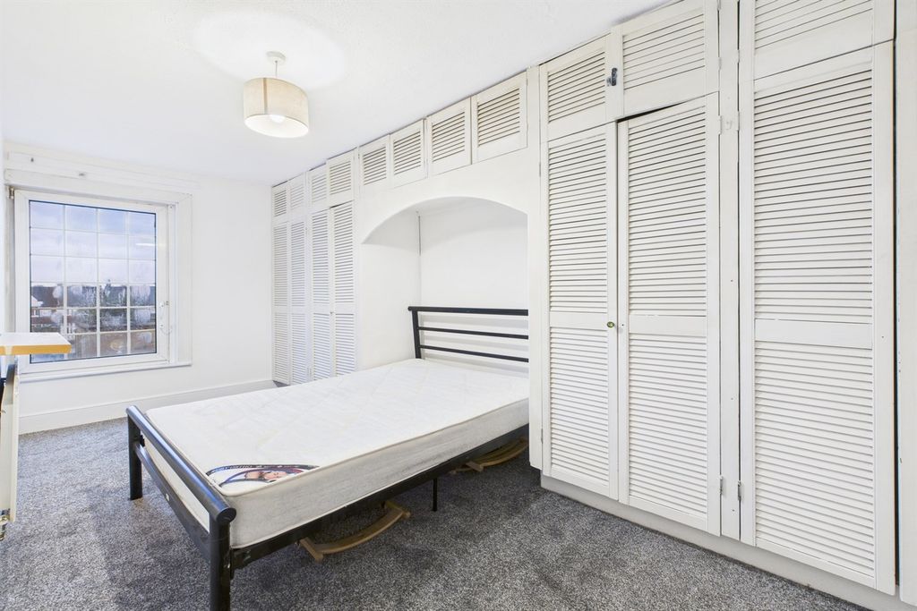 Property photo 3 of 8 Bedroom