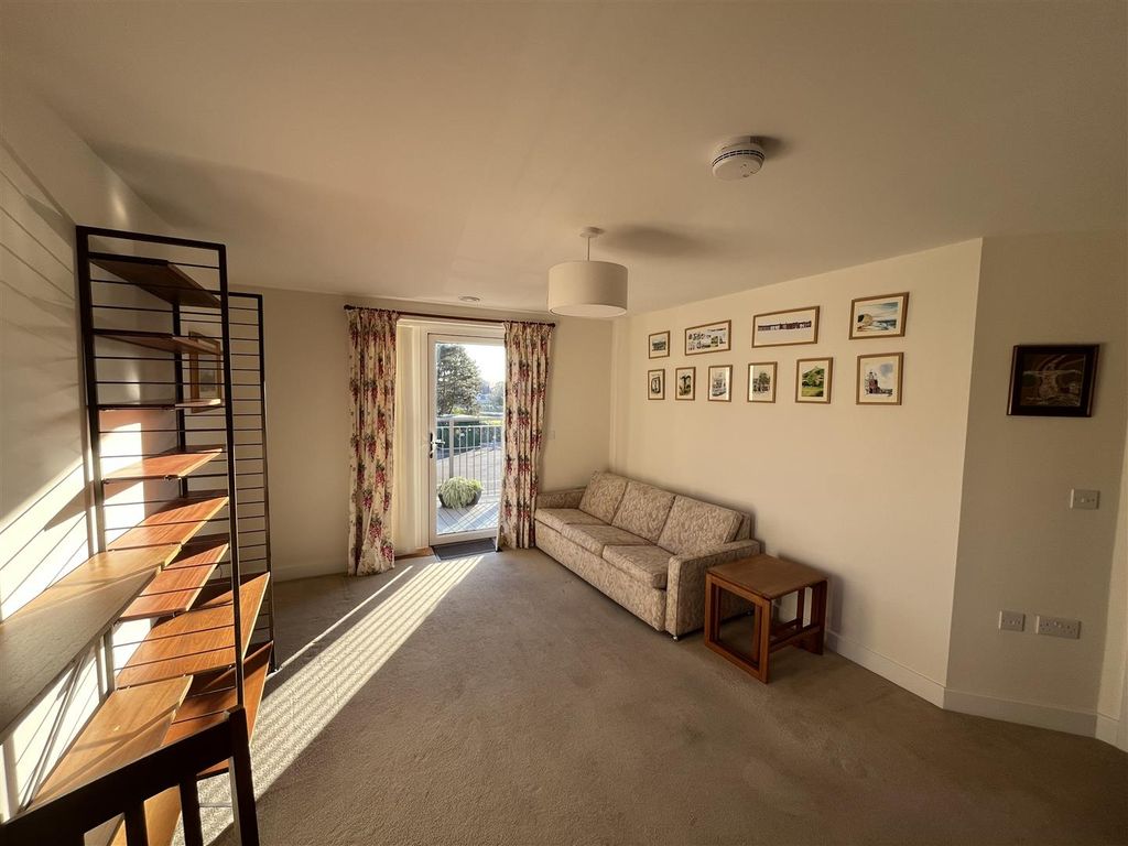 Property photo 3 of 10 Living Room