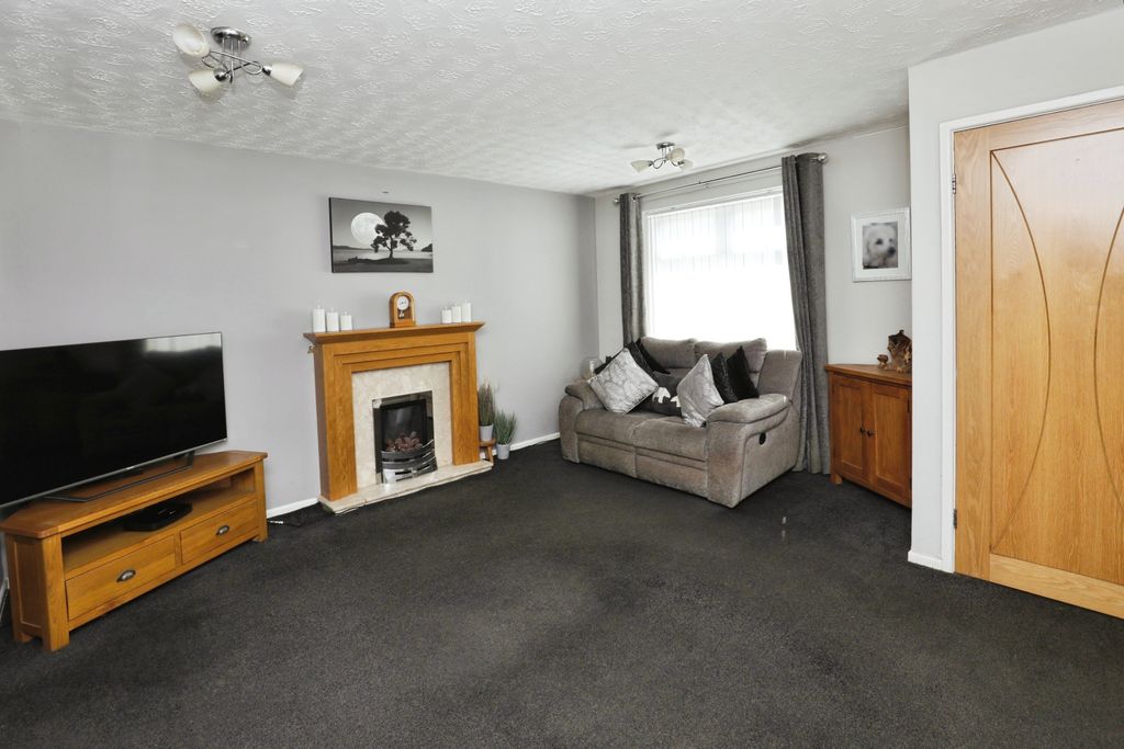 Property photo 2 of 15 Lounge