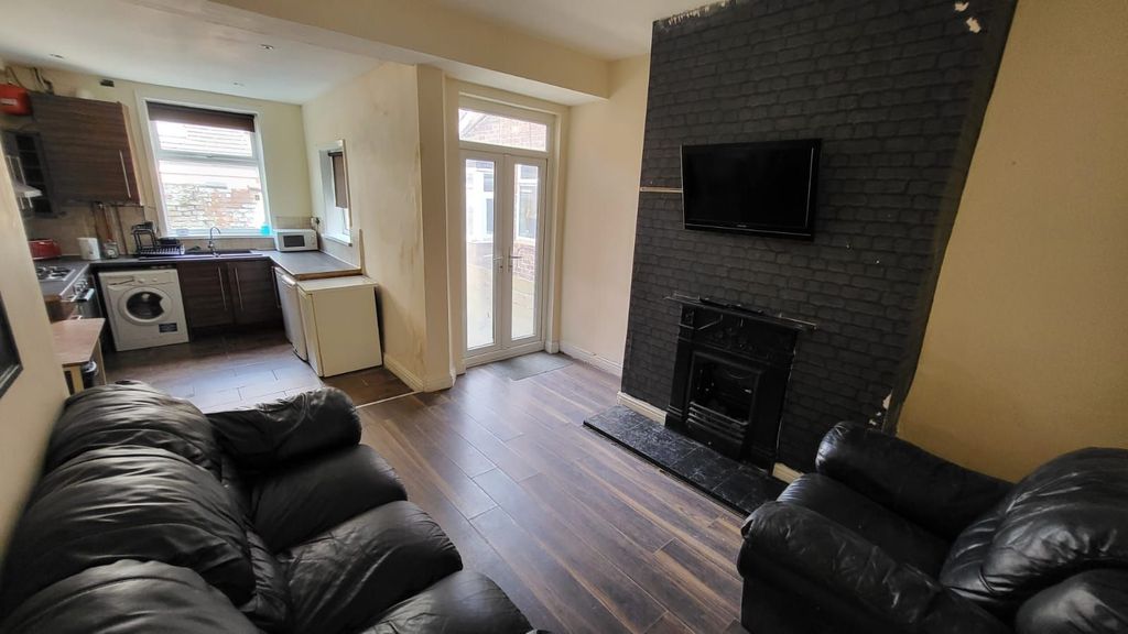 Property photo 2 of 23