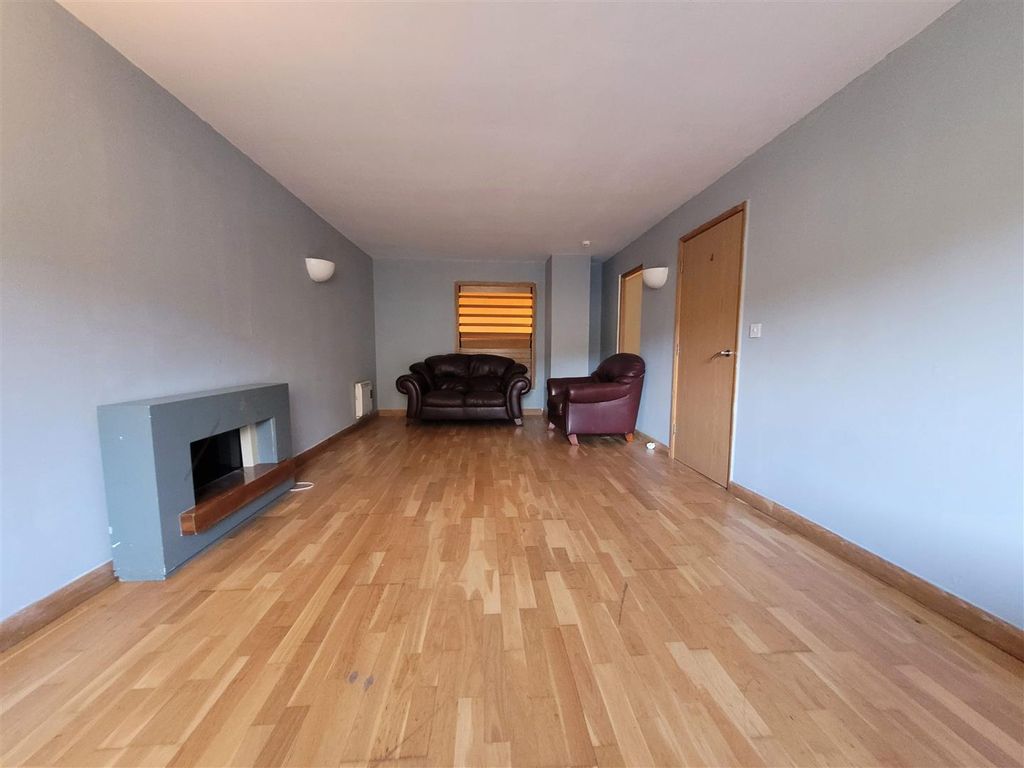 Property photo 3 of 9 Angle Two