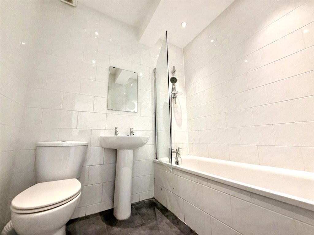 Property photo 3 of 11 Picture No. 16