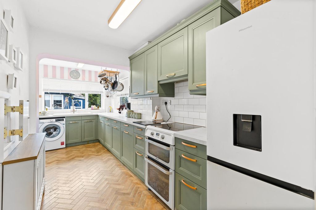 Property photo 2 of 18 Kitchen
