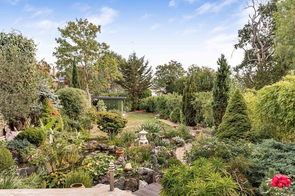 Property photo 2 of 20 Garden 2