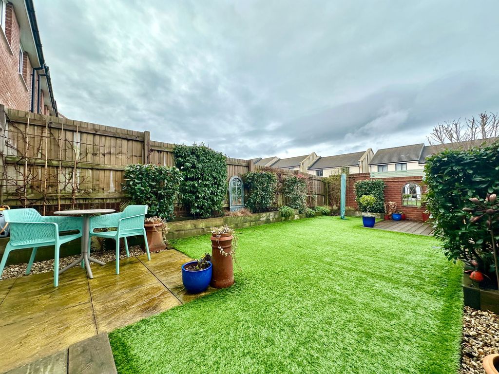 Property photo 2 of 20