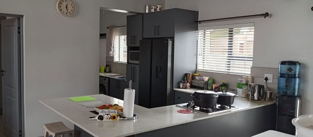 Property photo 3 of 34 1Sr1696902