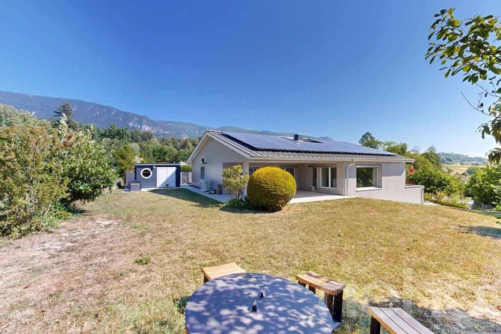 Property photo 3 of 12