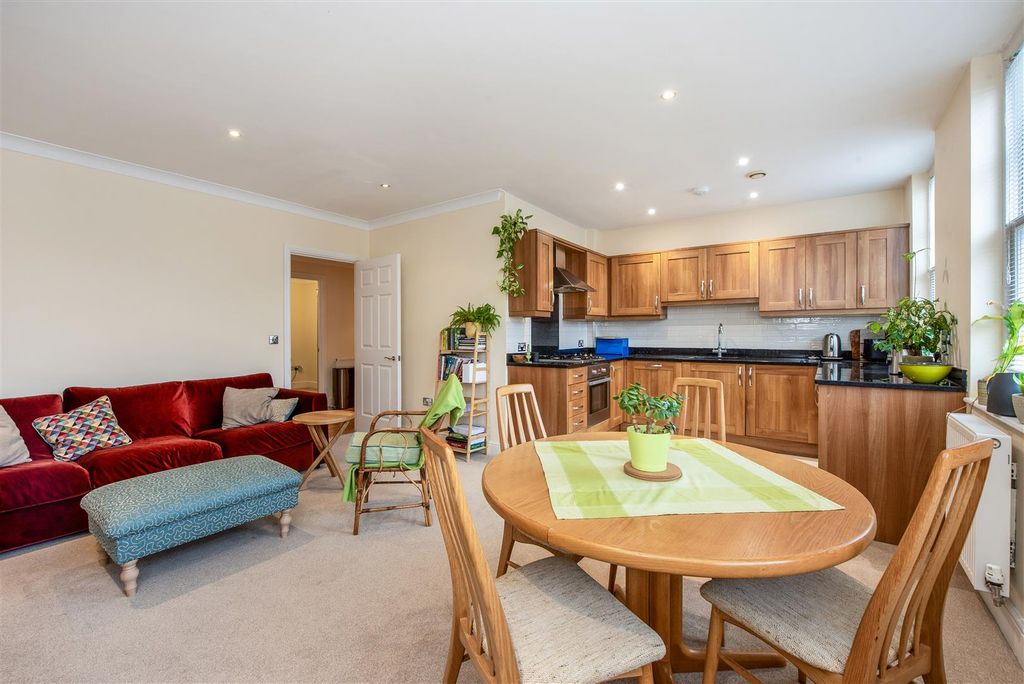 Property photo 2 of 12 Lifestyle