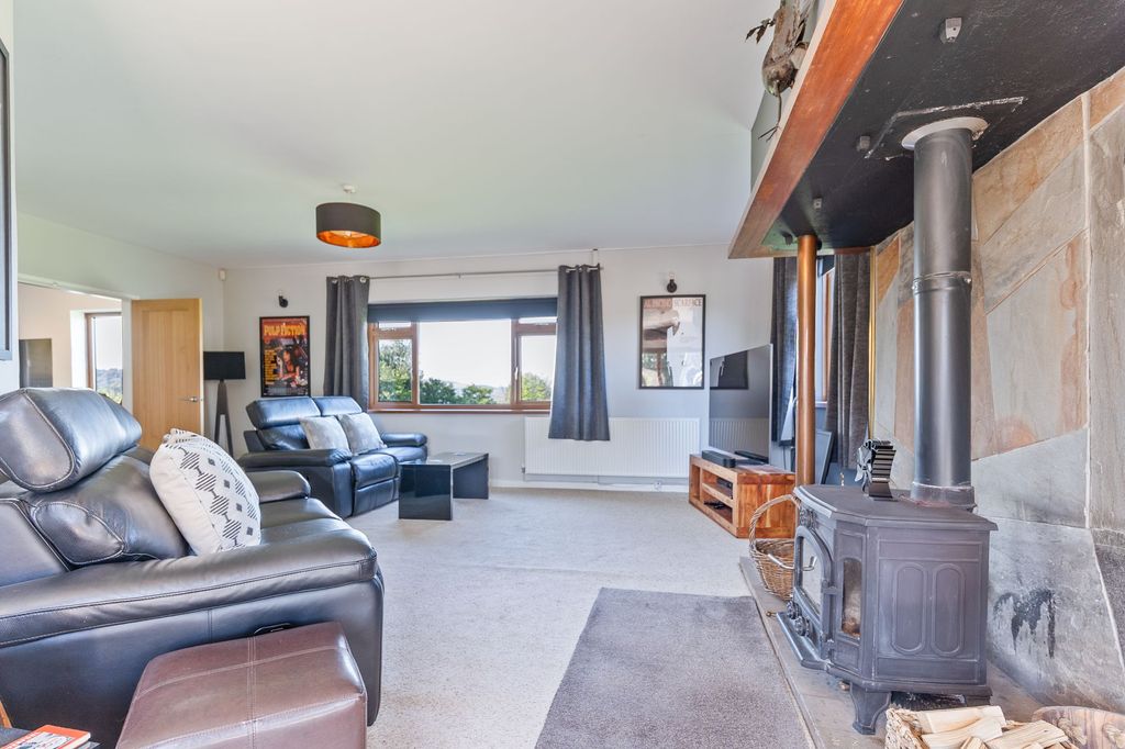 Property photo 3 of 28 8