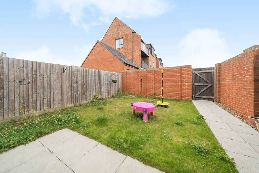 Property photo 2 of 9 1316070-4-685A757...
