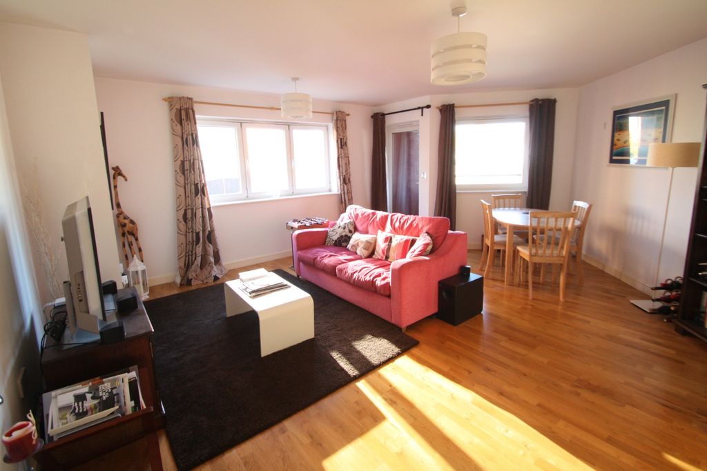 Property photo 2 of 8 1015071