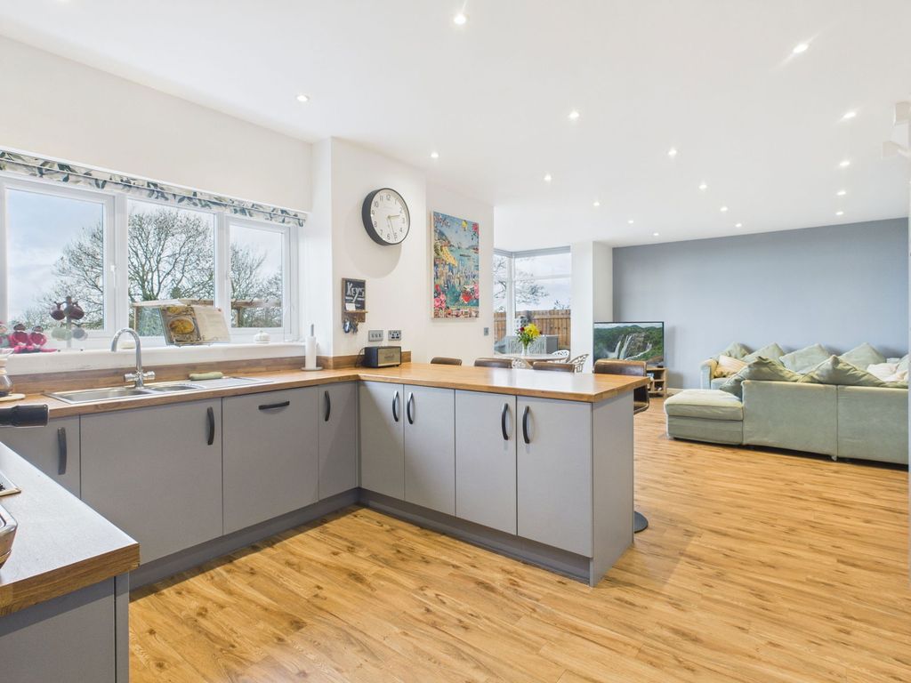 Property photo 3 of 28