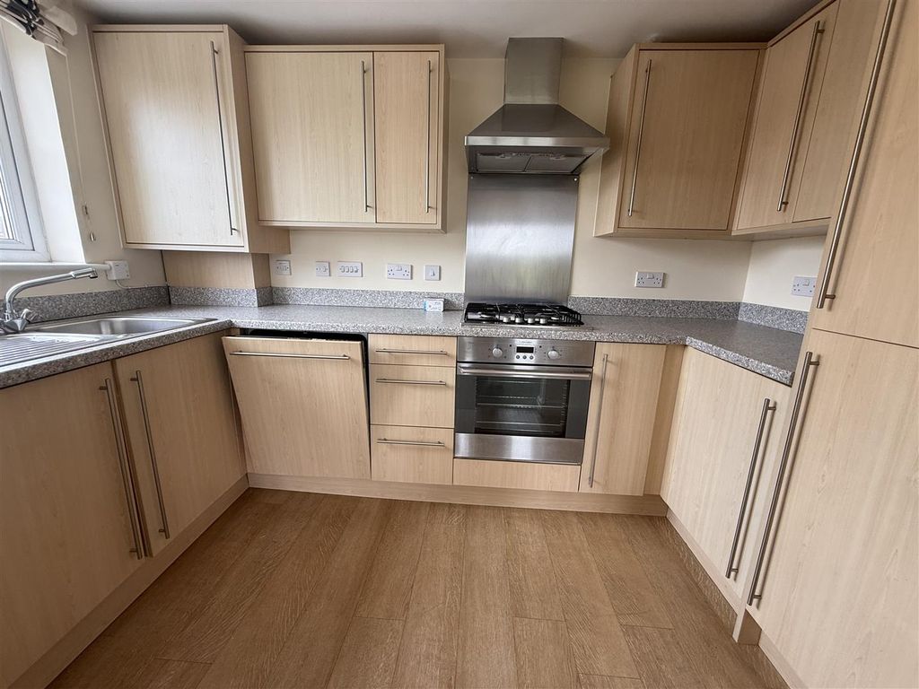 Property photo 3 of 30 Kitchen