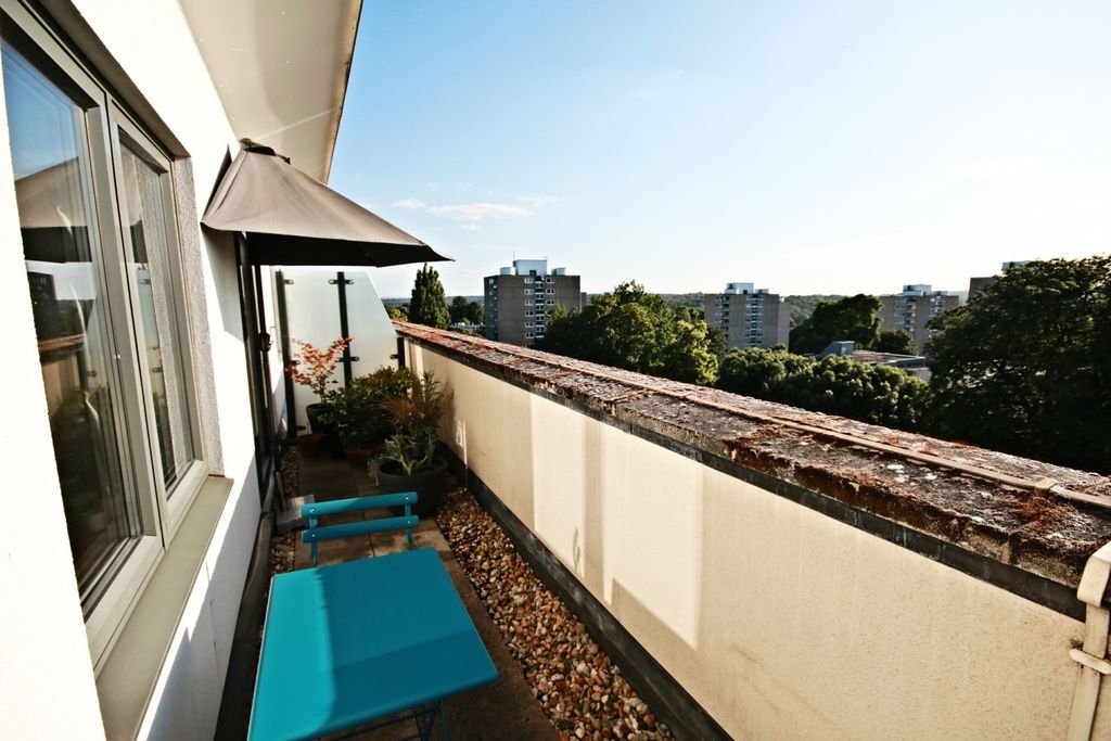 Property photo 2 of 17 83 Apsley House - Terrace 4