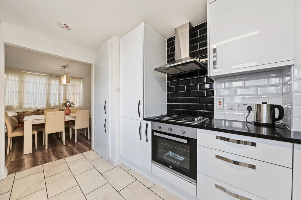 Property photo 2 of 12 Kitchen