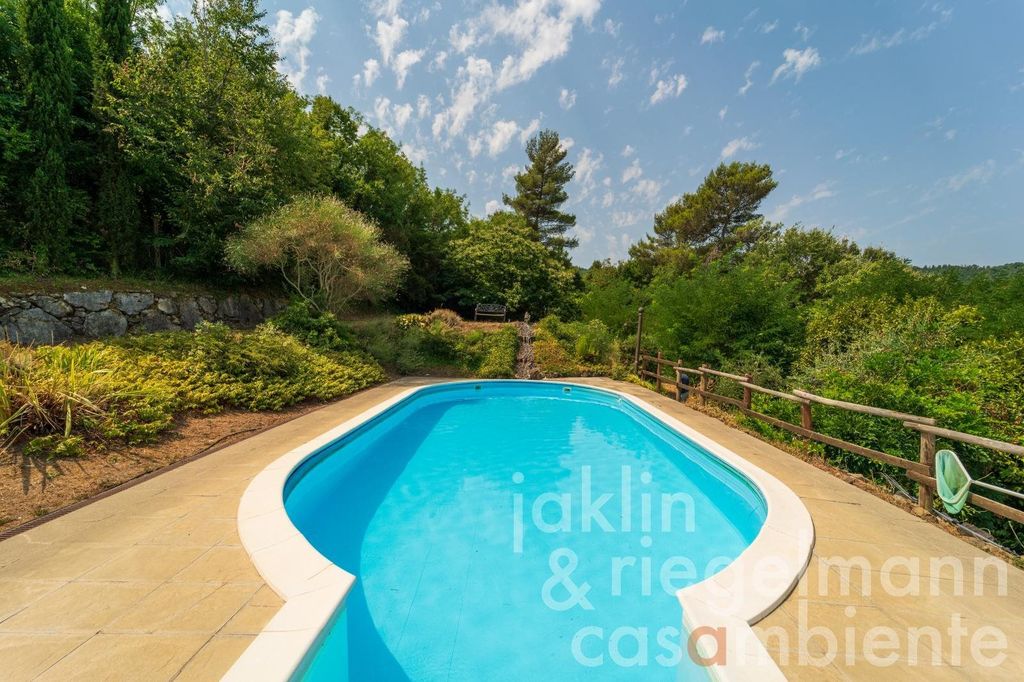 Property photo 2 of 40
