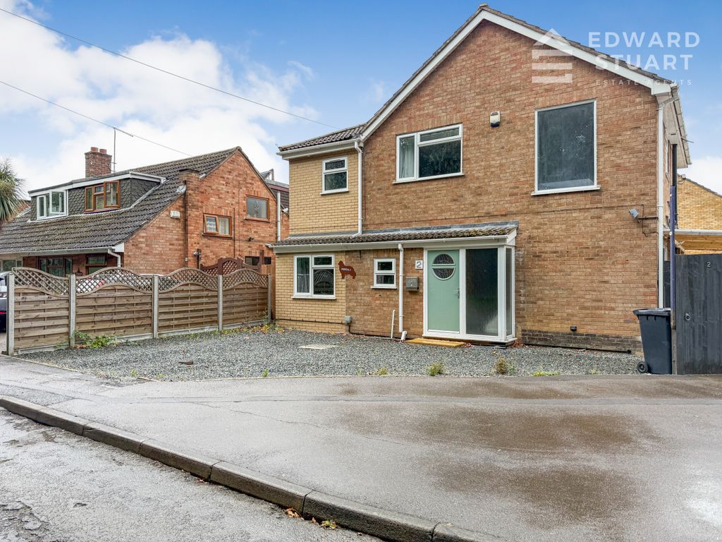 Property photo 1 of 15 4 Bed Detached
