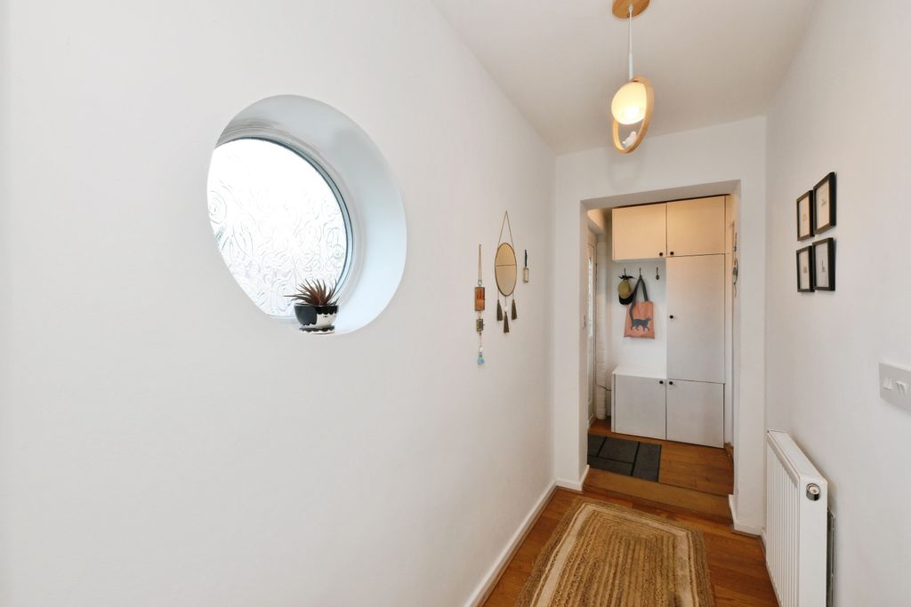 Property photo 3 of 29 Entrance Hall