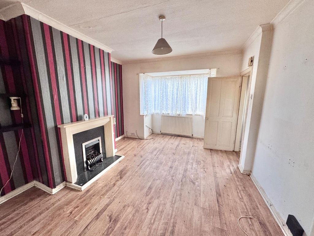 Property photo 2 of 9 Lounge