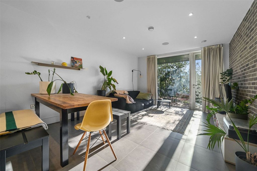 Property photo 1 of 26 Reception