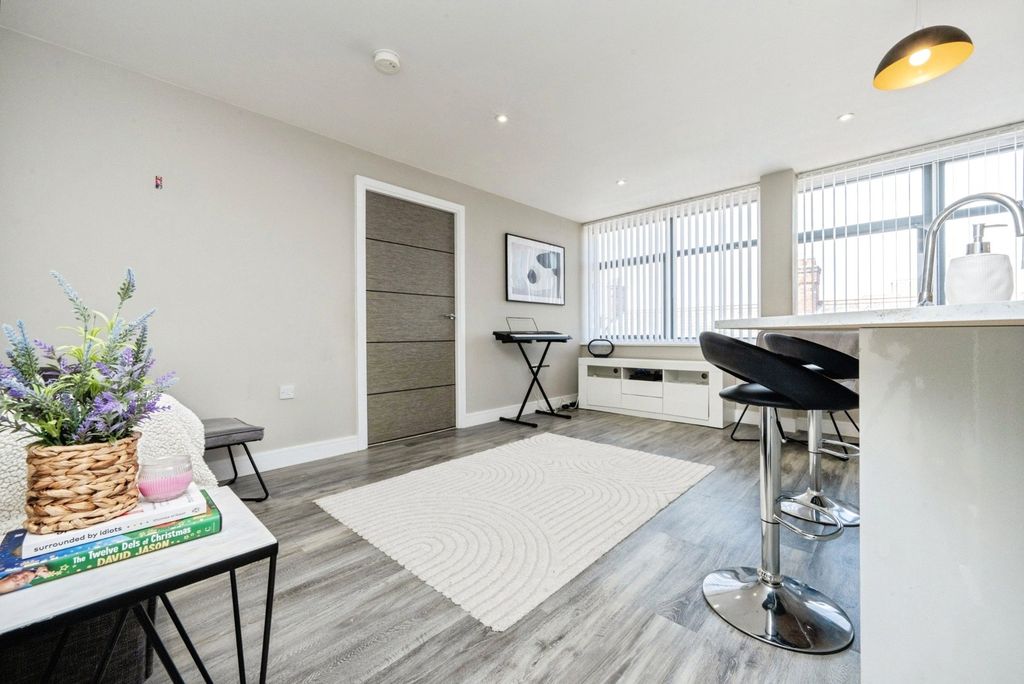 Property photo 3 of 17 Picture No. 12