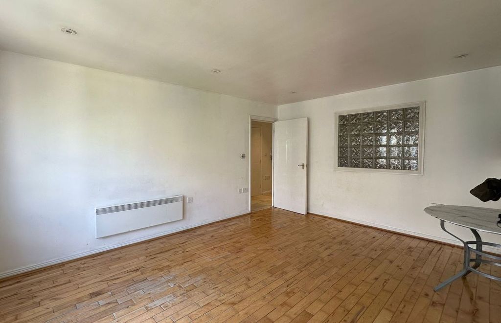 Property photo 3 of 6